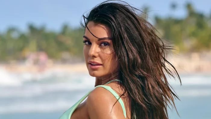 Victoria Vesce was photographed by Yu Tsai in the Dominican Republic.